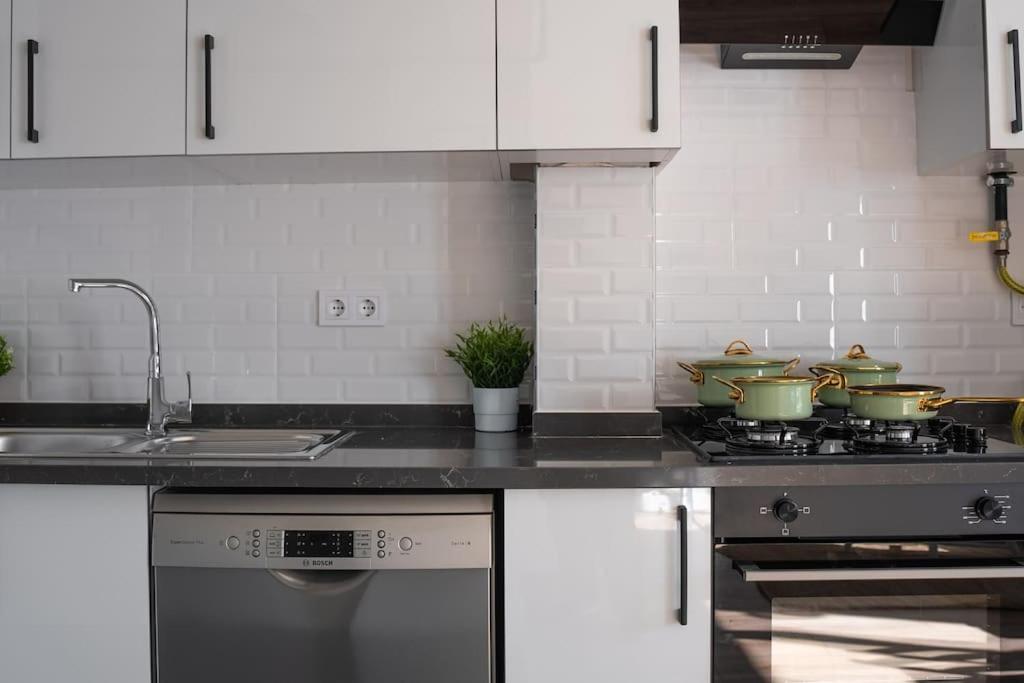 Daire Cozy Flat In Kadikoey 2br New Hou İstanbul